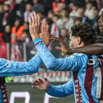 Karadeniz’de Fırtına Koptu: Samsun’da Trabzon Rüzgarı!