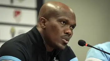 Bordo-Mavili Renklere Adanmış Bir Kariyer: