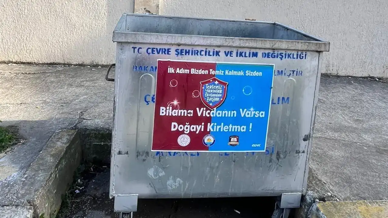 Trabzon’un Araklı ilçesinde öğretmen ve öğrencilerden örnek bir davranış.