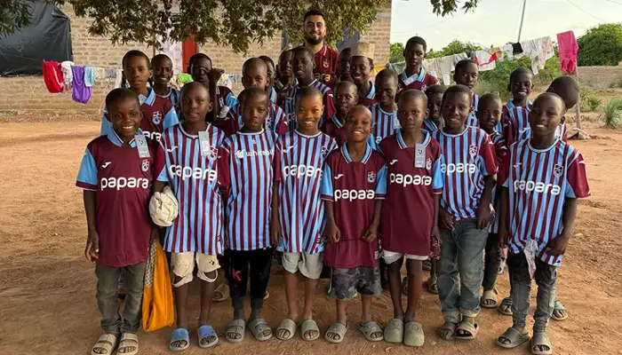 Trabzonspor Sevgisi Afrika'da: Tanzanyalı Çocukların Bordo Mavi Coşkusu