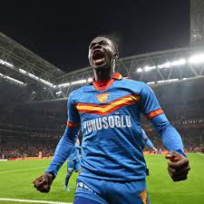 Trabzonspor'un Yeni Hedefi Anthony Dennis! Göztepe'nin İstediği Rakam Ortaya Çıktı