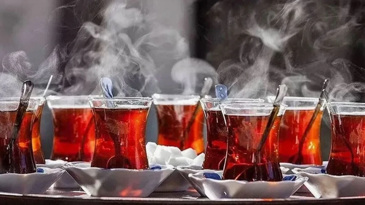 Çay Sağlıklı mı Zararlı mı? Uzmanlardan Kritik Mikroplastik ve Çay Uyarısı