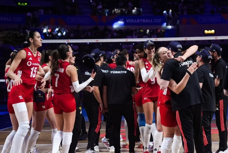 Filenin Sultanları Dünyanın Zirvesinde! 2026 VNL Finalinde Brezilya'yı 3-1 Devirip Şampiyon Olduk