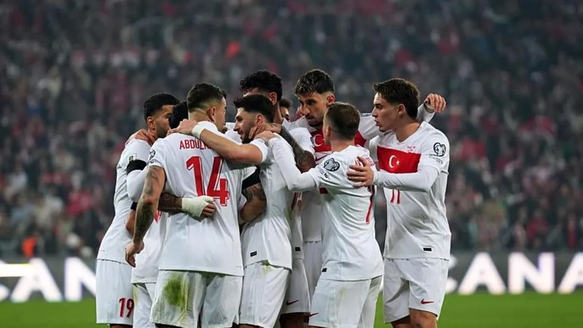 Trabzonspor'da 4-0'lık Galatasaray Zaferi Sonrası Milli Gurur: Tam 11 Yıldız Yuvadan Uçtu