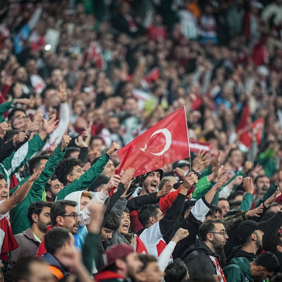 Bursa’da Milli Deprem! İtalya Hezimeti Sonrası Tribünlerden Yükselen İsyan: